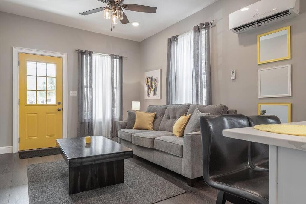 Gambino Getaway Shotgun Style Apt In The Heart Of Ybor City Tampa Exterior photo